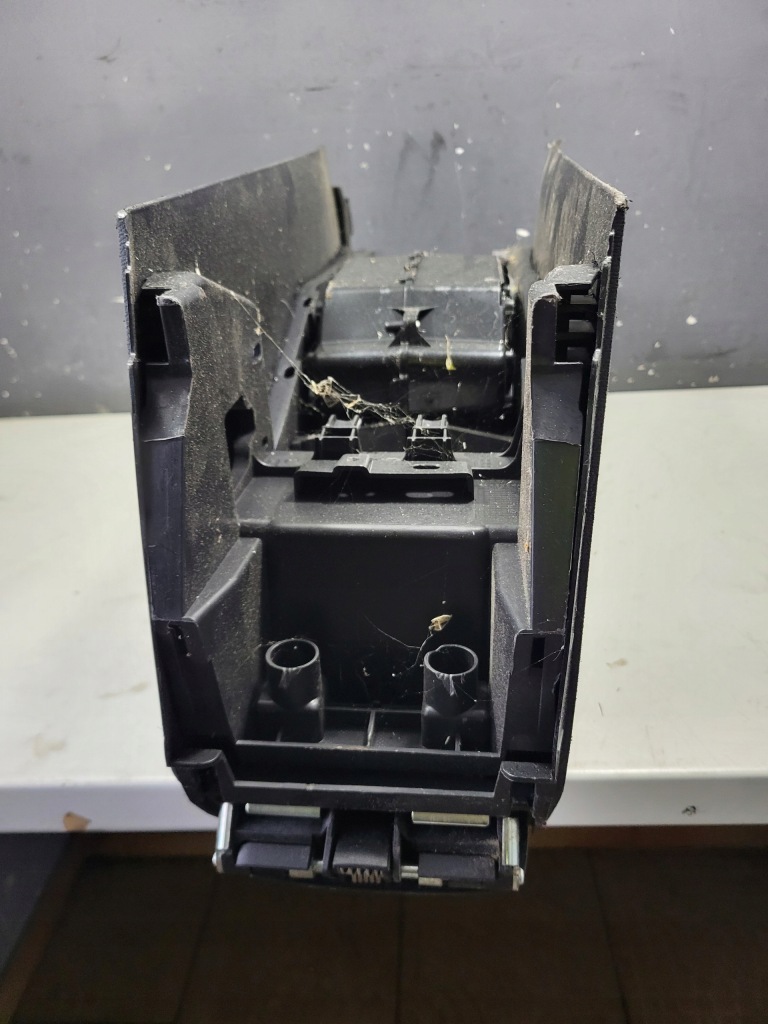 Підлокітник тунель середній peugeot 308 t9 hb 96775883 96775880 Ціна