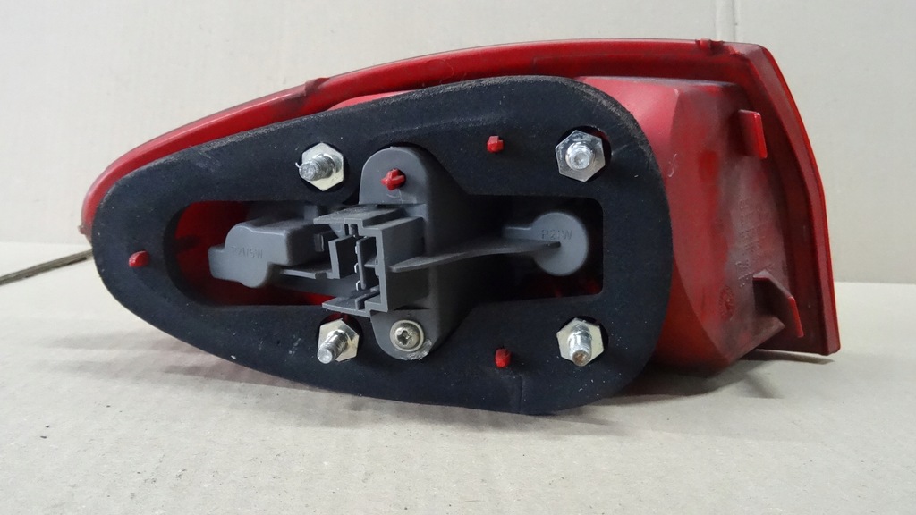 фото №5, Alfa romeo 147 лампа правый задняя 46556347