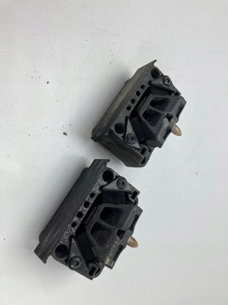 фото №3, Mercedes actros mp4 подушка двигуна