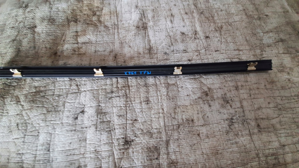 фото №1, F-pace молдинг уплотнитель правый задняя внутренняя