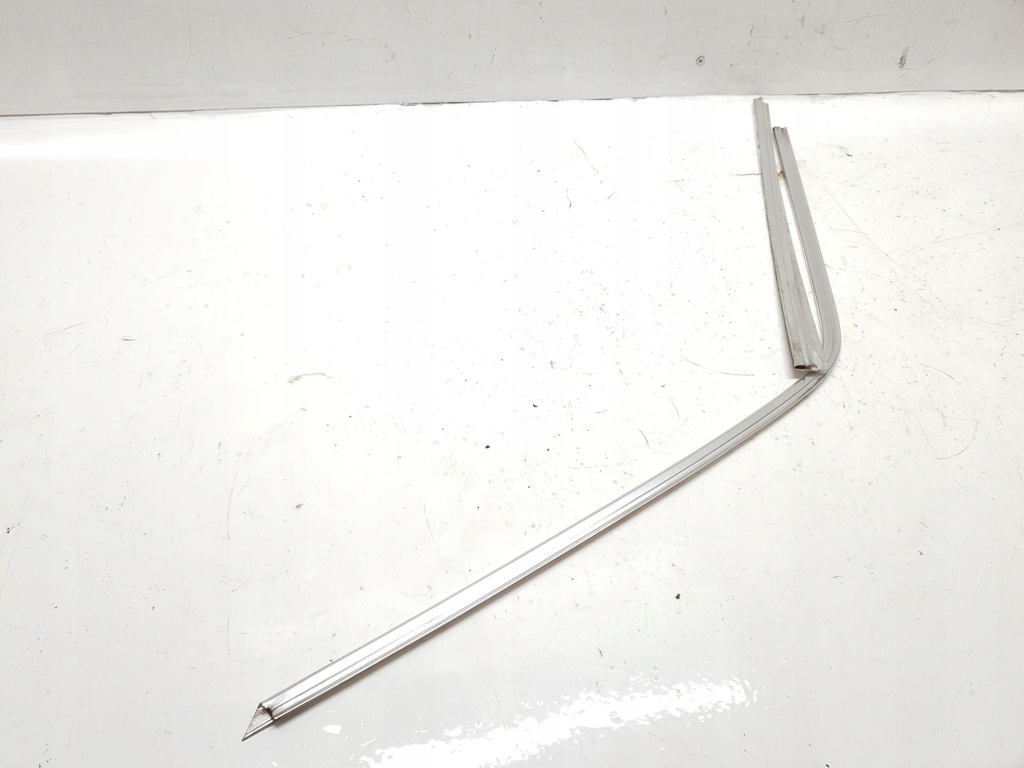 фото №5, Молдинг стекло правая перед mercedes-benz w123