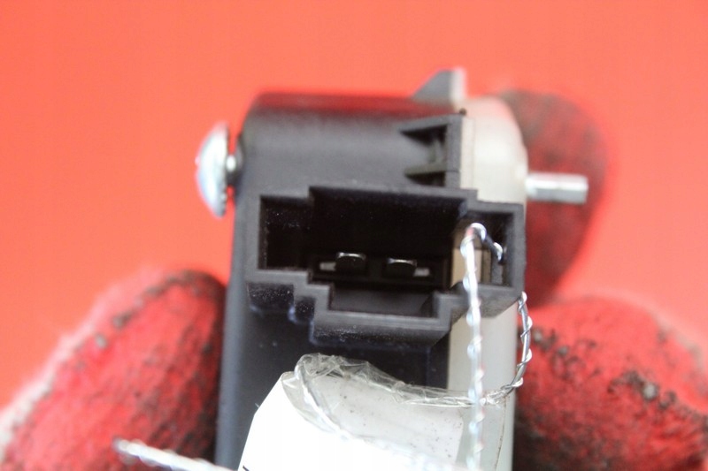 фото №7, Моторчик крышка топлива 5m0810773 vw golf 5 v plus 05-14