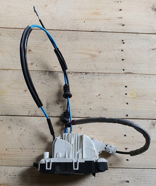 фото №1, Mercedes-benz оригінальний номер a2047302235 замок двері