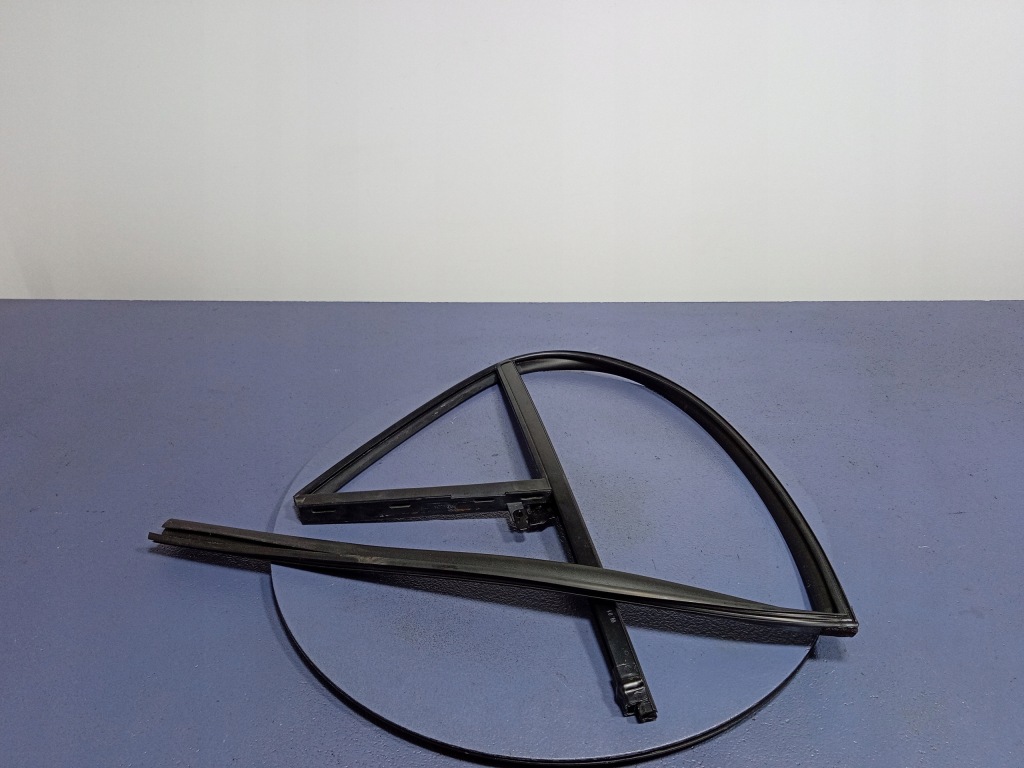 фото №1, Kia rio iv yb 5d hb прокладка молдинг дверь правый задняя