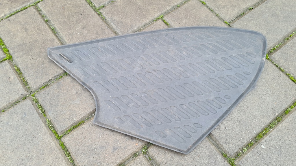 фото №1, Mercedes actros mp4 гумовий елемент wykładziana полиця бардачка панелі