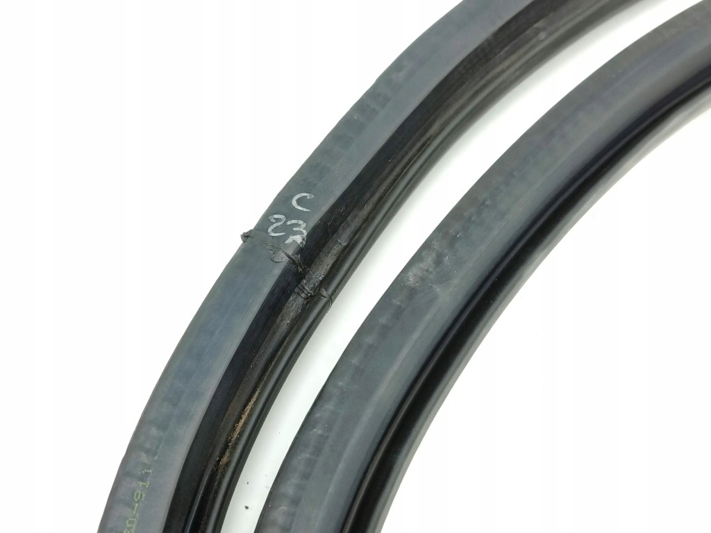 фото №11, Peugeot 308 2017 прокладка дверь передних