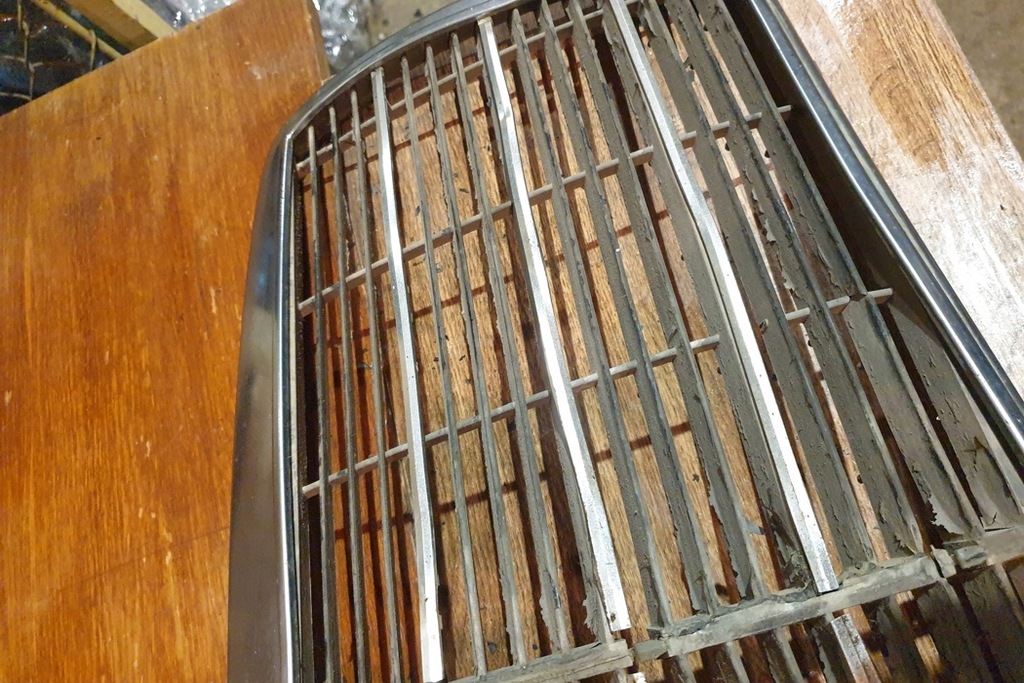 фото №9, Решётка радиатора mercedes-benz sedan w123 1238880023 1975