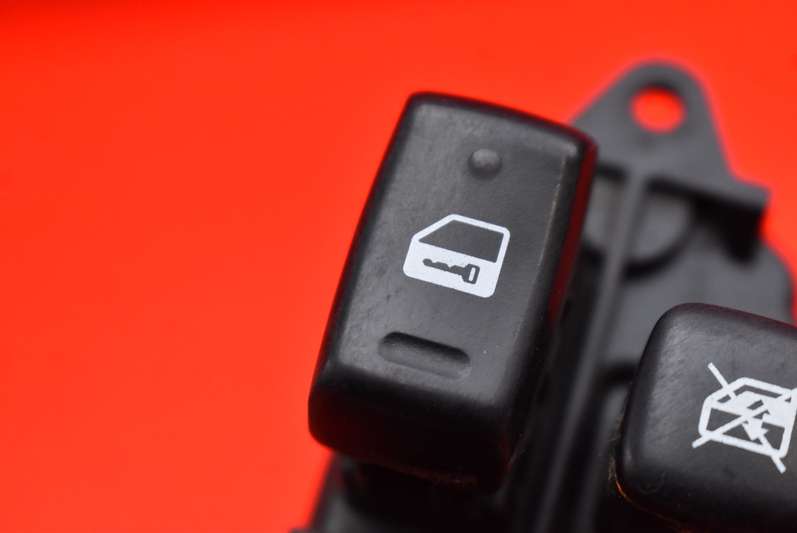 фото №11, Панель управление окон eu 84040-13060 toyota corolla verso 1 i 01-06