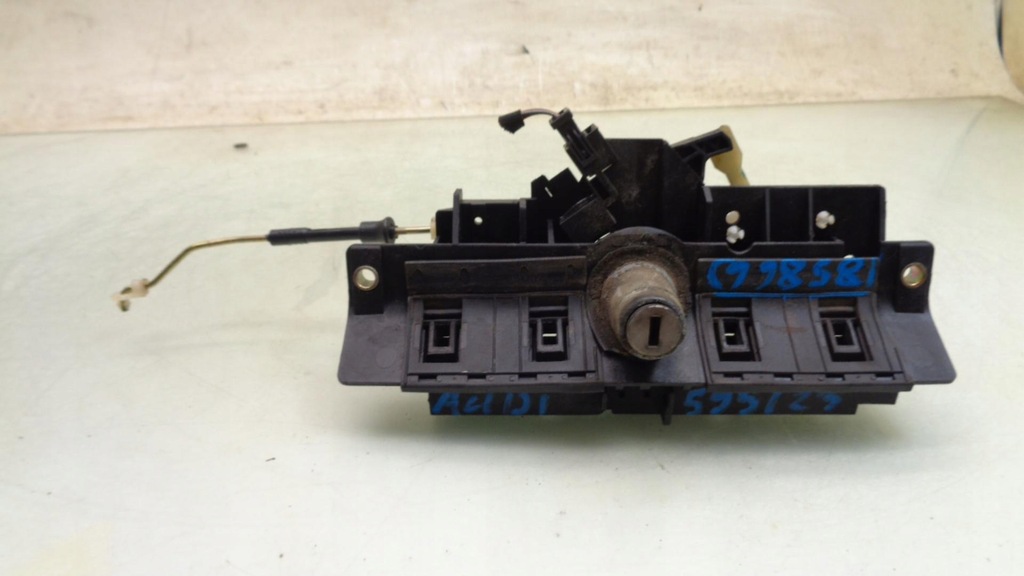 фото №1, Замок ручка крышки задняя audi a3 8l 99r hb