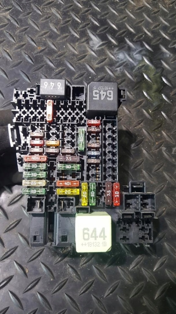 фото №1, Коробка запобіжників vw polo 2g 2q0937615a