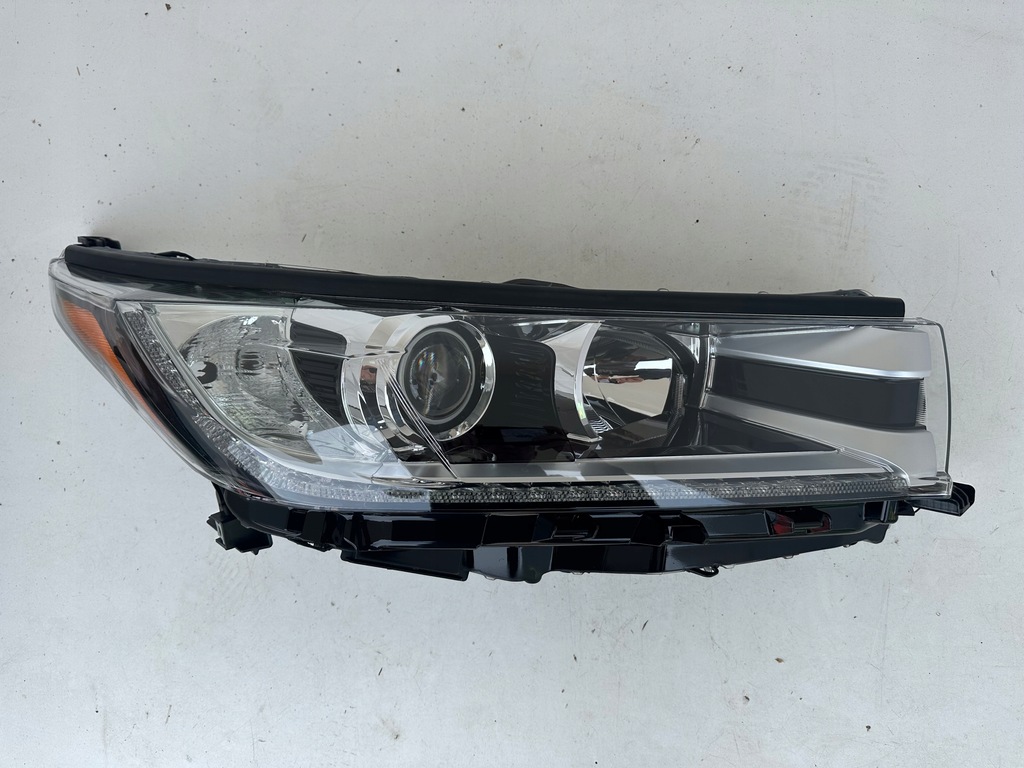 фото №1, Toyota highlander лампа права led 2016-2019