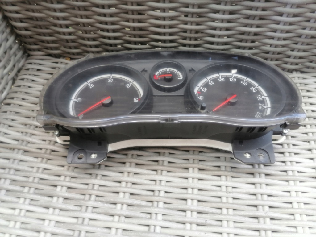 Купить Opel corsa d счетчик приборы 1303304