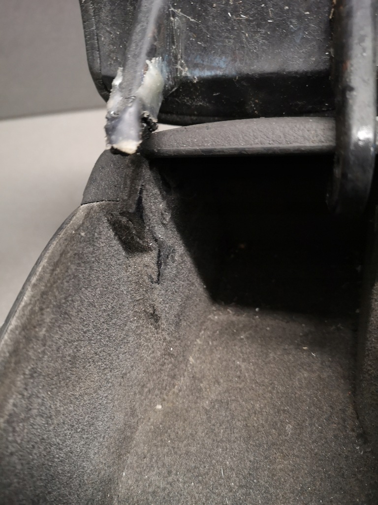 фото №10, Подлокотник чёрный кожа средний audi a6 c5