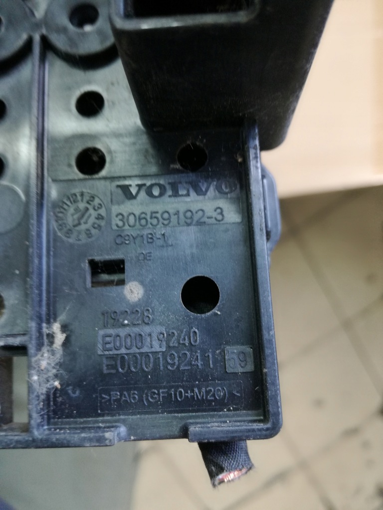 фото №9, Volvo v40 ii коробка запобіжників 30659192