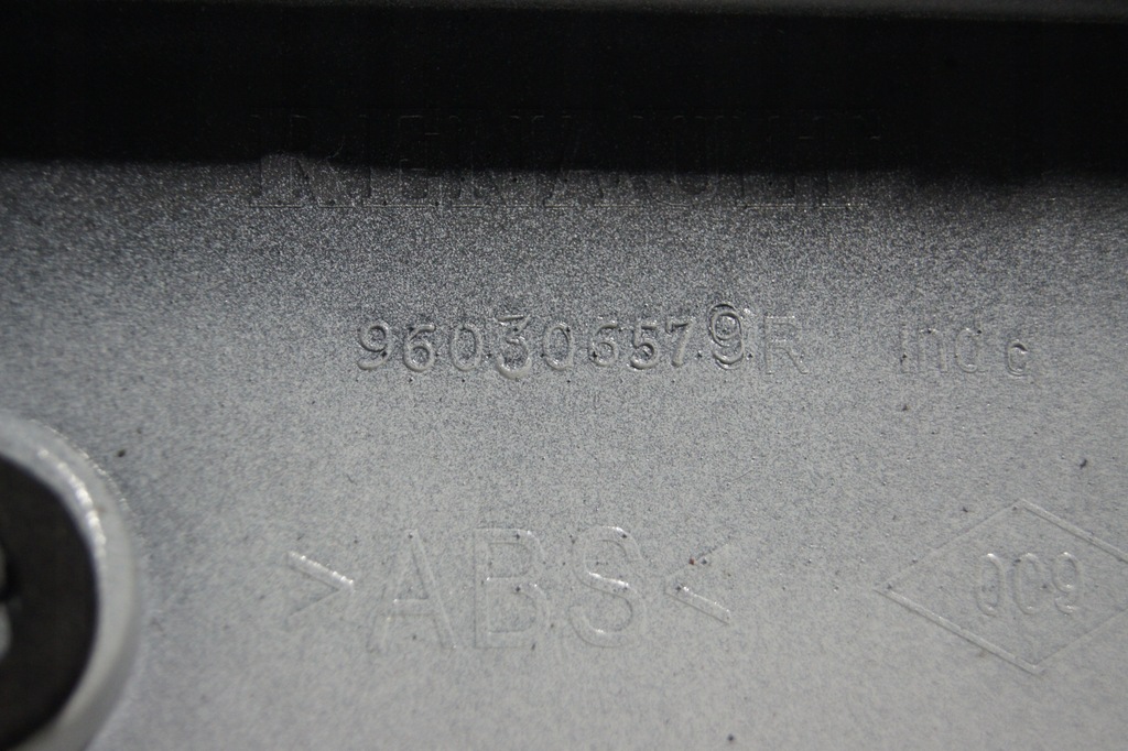 фото №14, Спойлер крышки задняя clio iv 960306579r