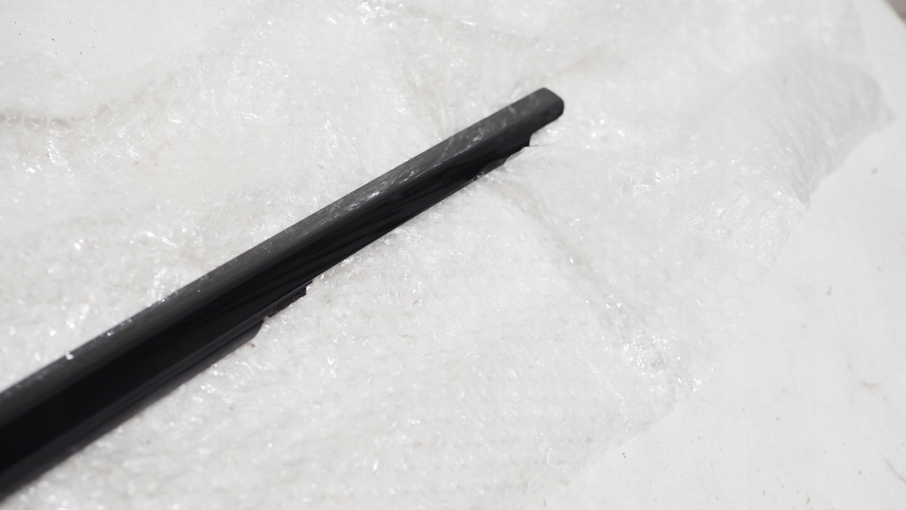 Молдинг уплотнитель левая перед jaguar ę-pace x540 Недорого