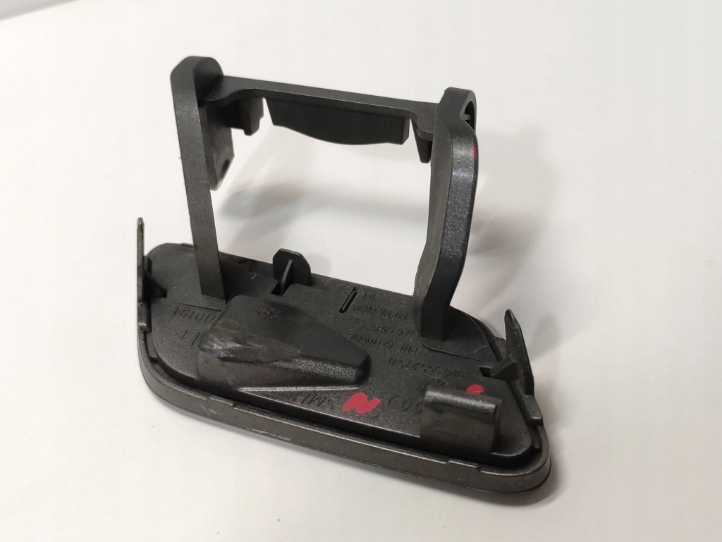 Audi a4 b9 рестайлінг  заглушка розпилювача ліхтарі  ліва 8w0955275d Недорого