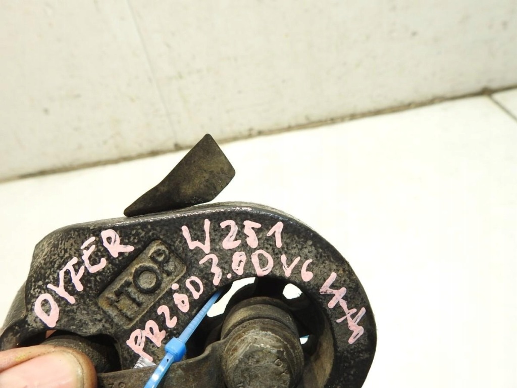 Кронштейн кронштейн дифференциал перед 4x4 mercedes r w251 3.0 cdi v6 a2513300073 Цена