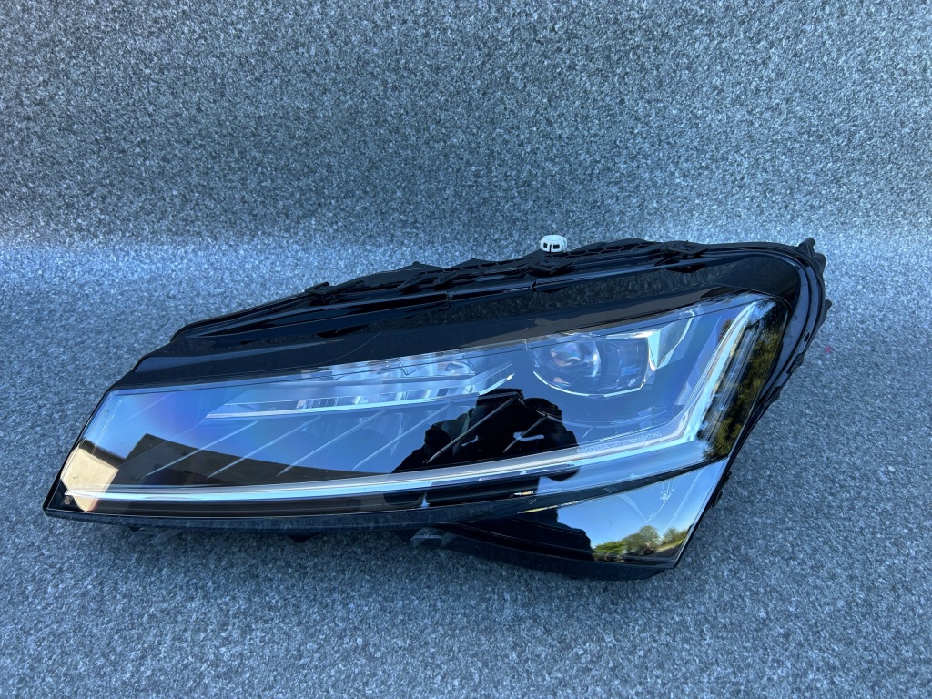 Купити Фара ліва передня skoda superb 3 рестайлінг  full led 3v1941015d pzn