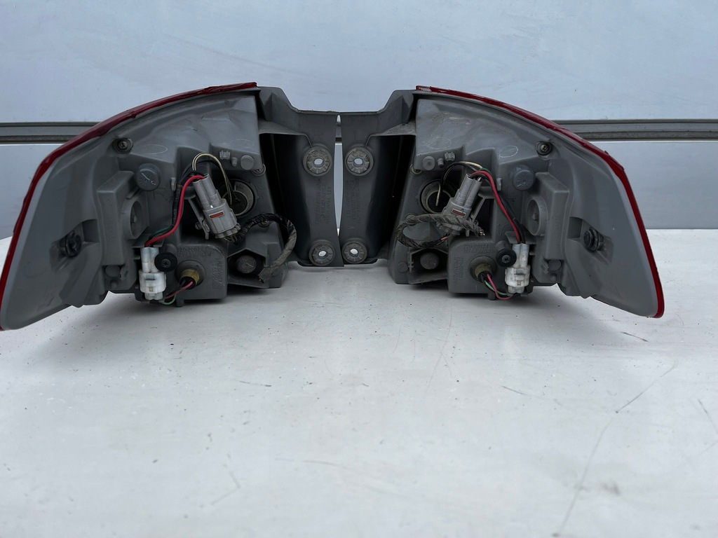 фото №6, Subaru impreza gh лампа ліва+ права задня комплект koito 220-20024