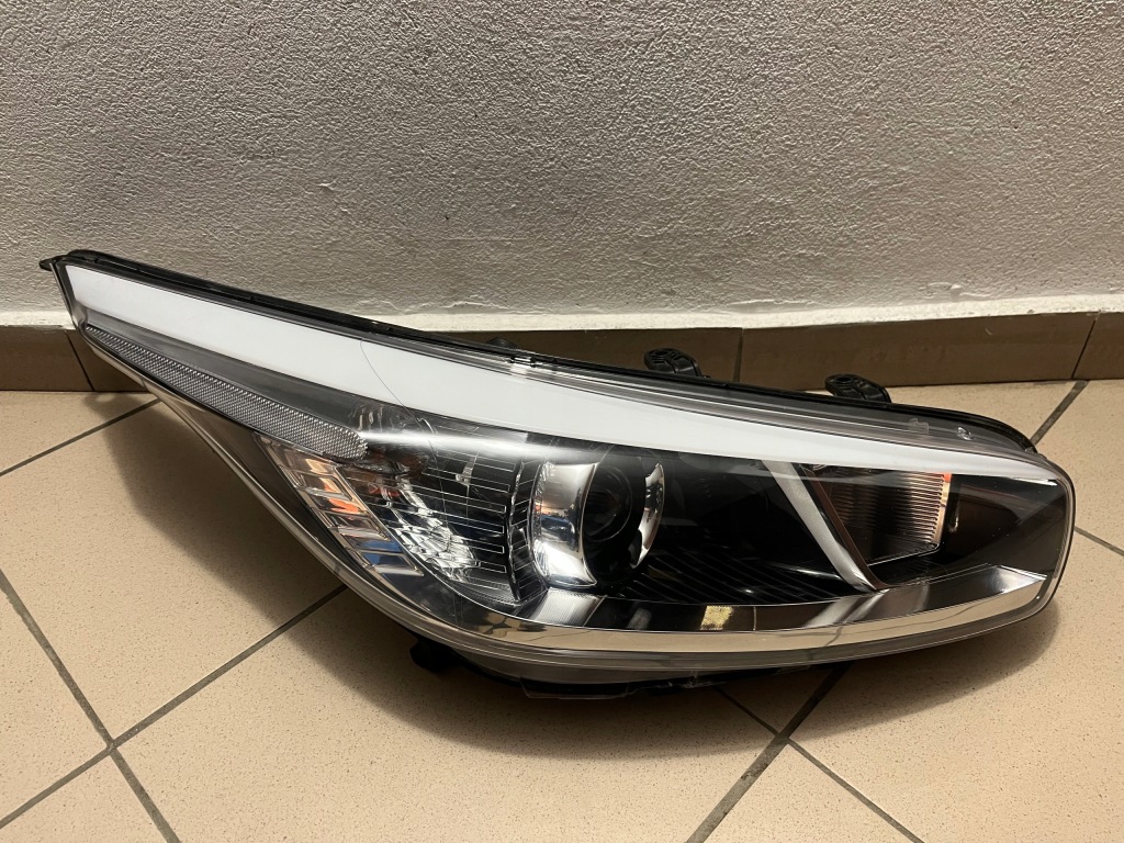фото №1, Лампа передня перед права kia ceed ii 2 12- 92102-a2010