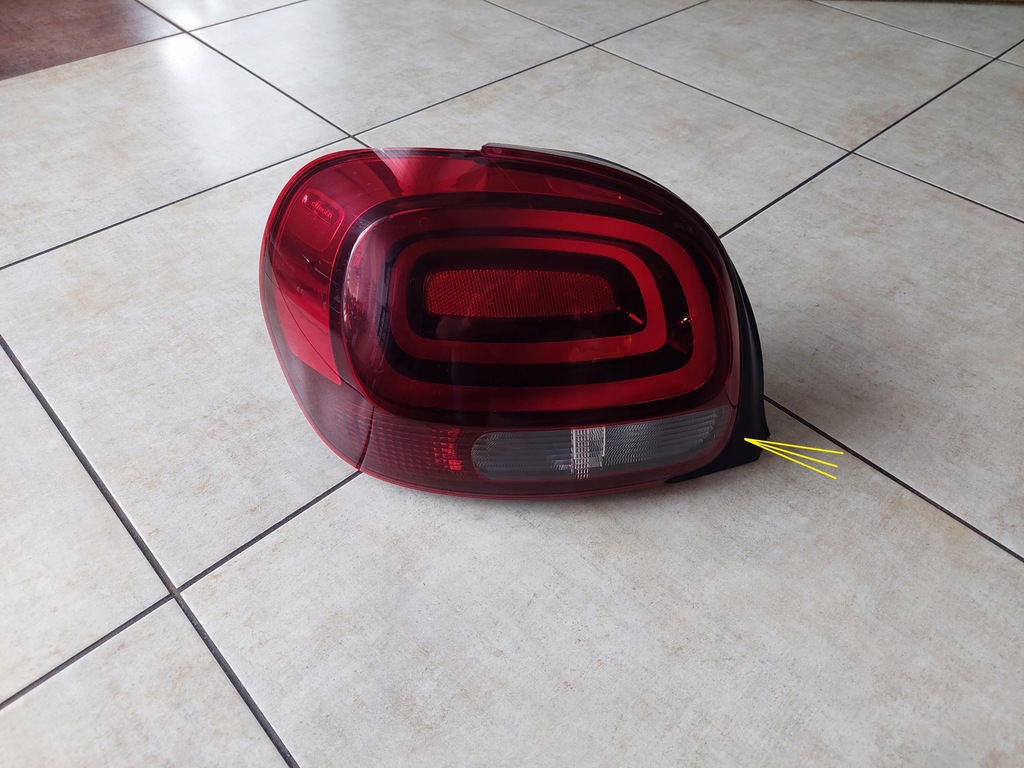 фото №1, Левая лампа задняя --- citroen c3 iii - 2016