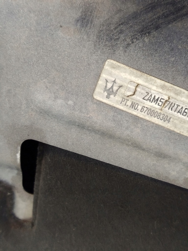 Капот комплектная maserati ghibli 3 2015r dark silver , идеальная , w цвет ! Доставка