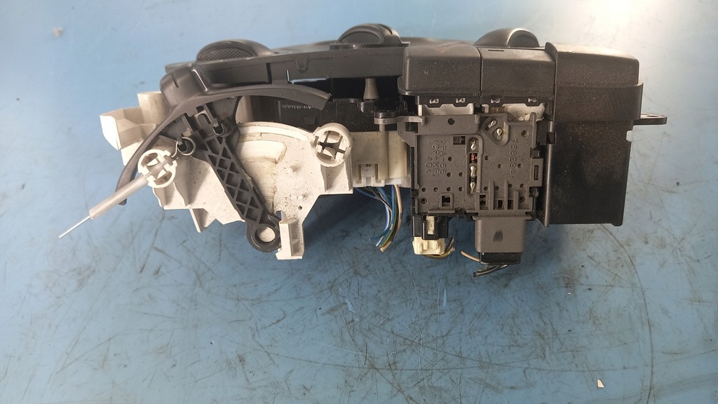 фото №2, Панель кондиционера toyota yaris 03r