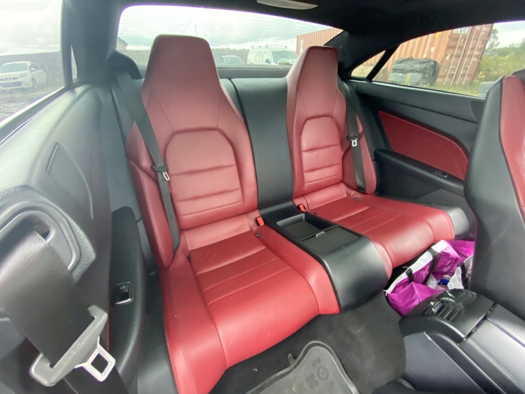 фото №7, W207 e400 c207 середина обивка czerwona amg сиденья заднее сиденье mercedes