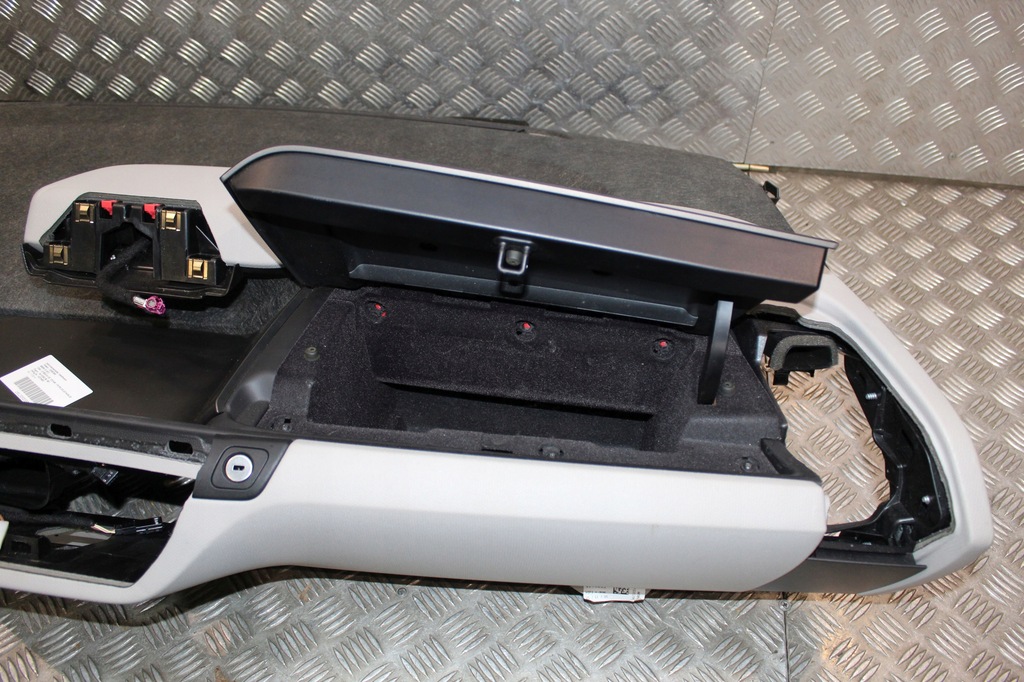 фото №8, Bmw i3 панель приладів приладова консоль різні види org 9282685