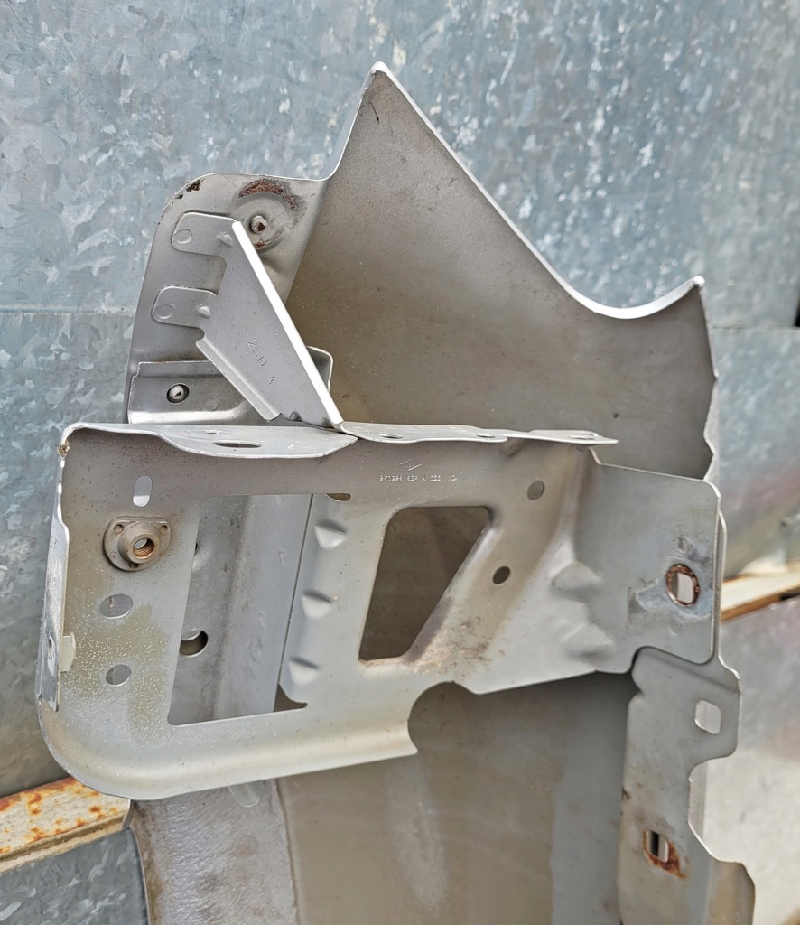 фото №15, Крила передній лівий / правий перед dacia duster 1 2010-17