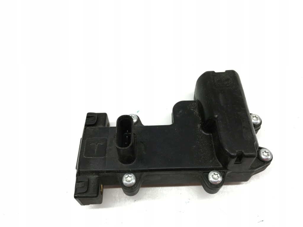 фото №1, Tesla model x блок управления доводчик дверь левый перед 1045353-00-b