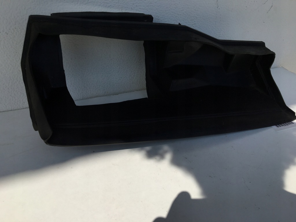 Впуск повітря захист корпус радіатора оливи pod бампером mercedes w124 Недорого