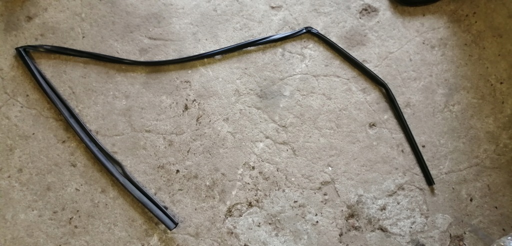 фото №1, Mazda 5 cw 10-15 прокладка дверь левый перед