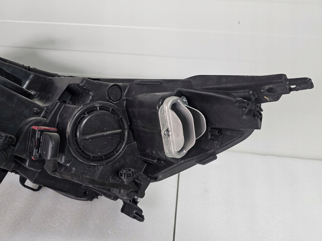 фото №10, Лампа передня права opel astra k led