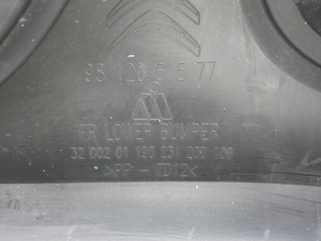 Бампер ґрати решітка радіатора citroen c-3 Зі Шроту