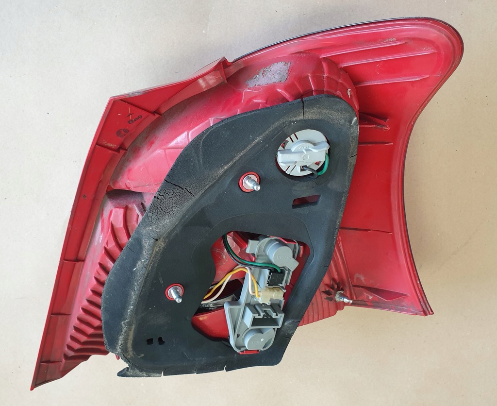 фото №8, Лампа левый задняя задняя комплектная вкладыш toyota yaris ii оригинальный номер europa