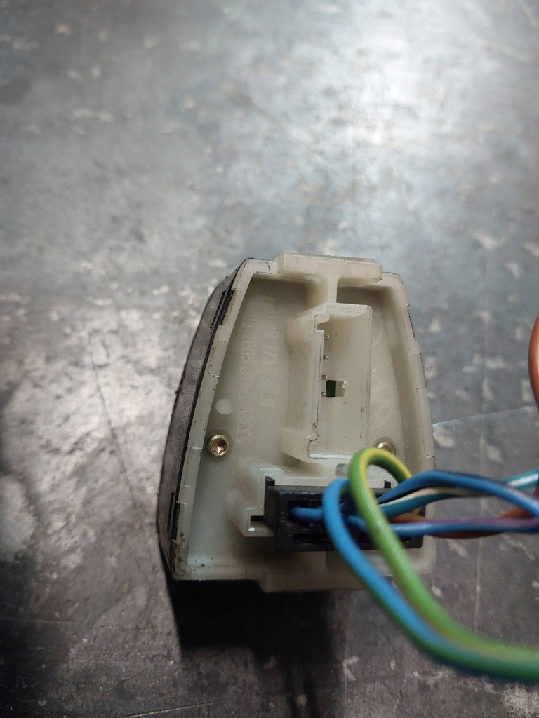 Кнопка регулювання складання дзеркал бокових bmw 3 e46 83737329 8373732 Зі Шроту