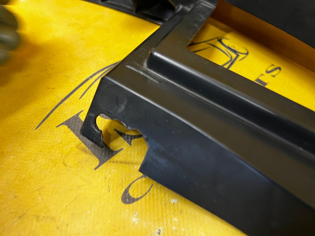 фото №7, Напрямна кронштейн кронштейн бампера задня лівий porsche macan 95b