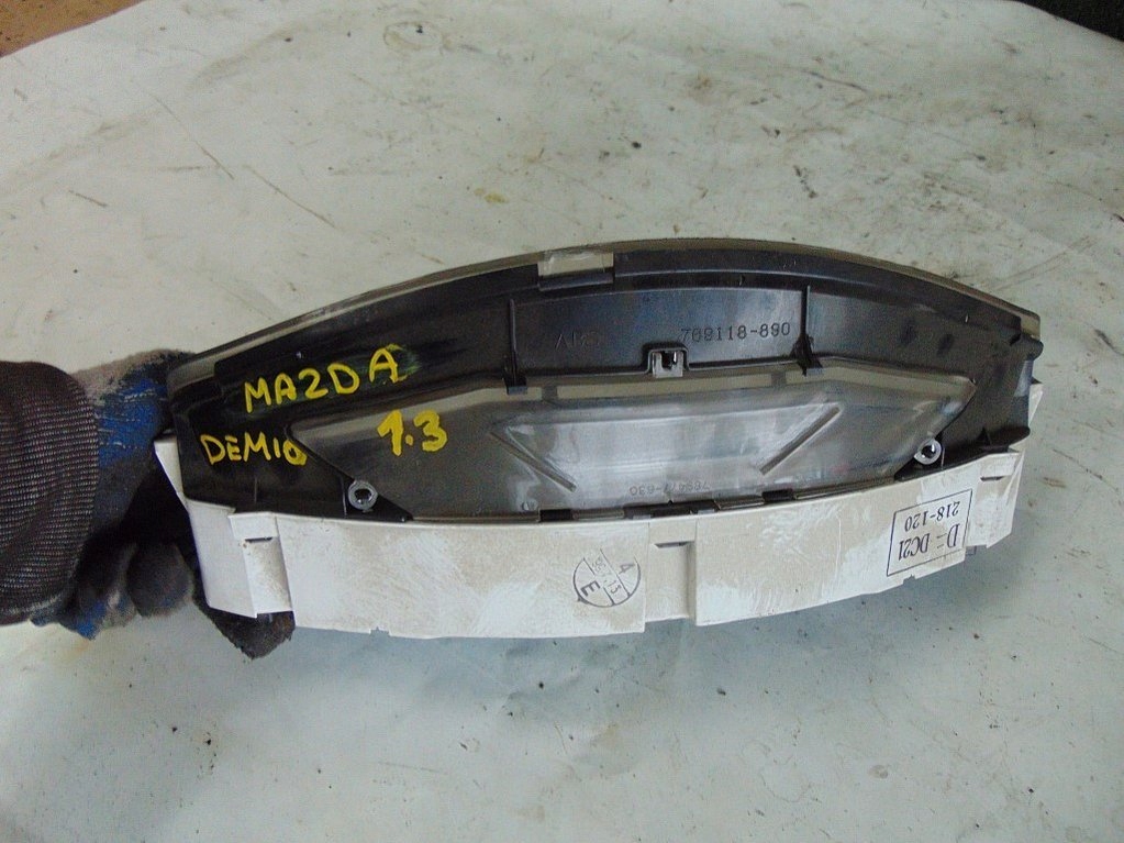 фото №8, Mazda demio 1.3 2002r лічильник прилади