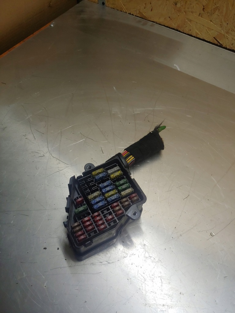 Купить Коробка предохранителей audi a4 b5 1.8 b