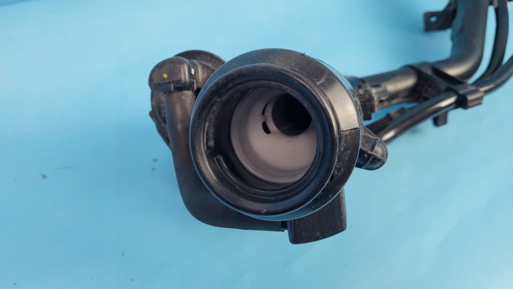 Kia sportage v 23r заливна горловина труба пального 31030-r2000 Ціна