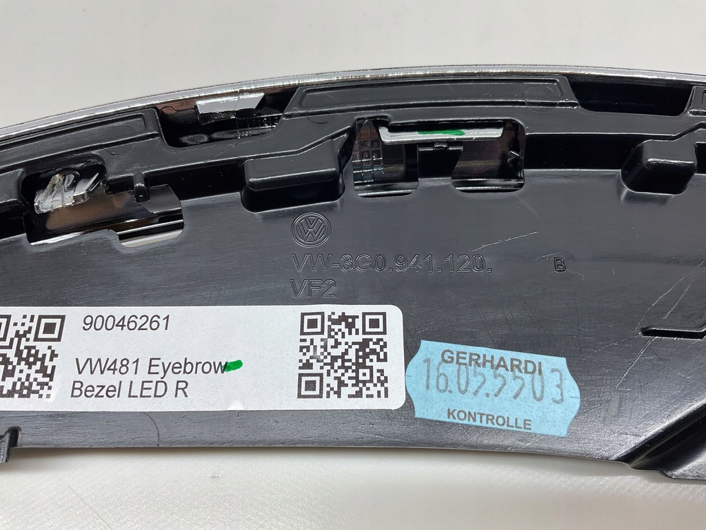 фото №8, Молдинг защита лампы правый перед vw passat b8 3g0941120b