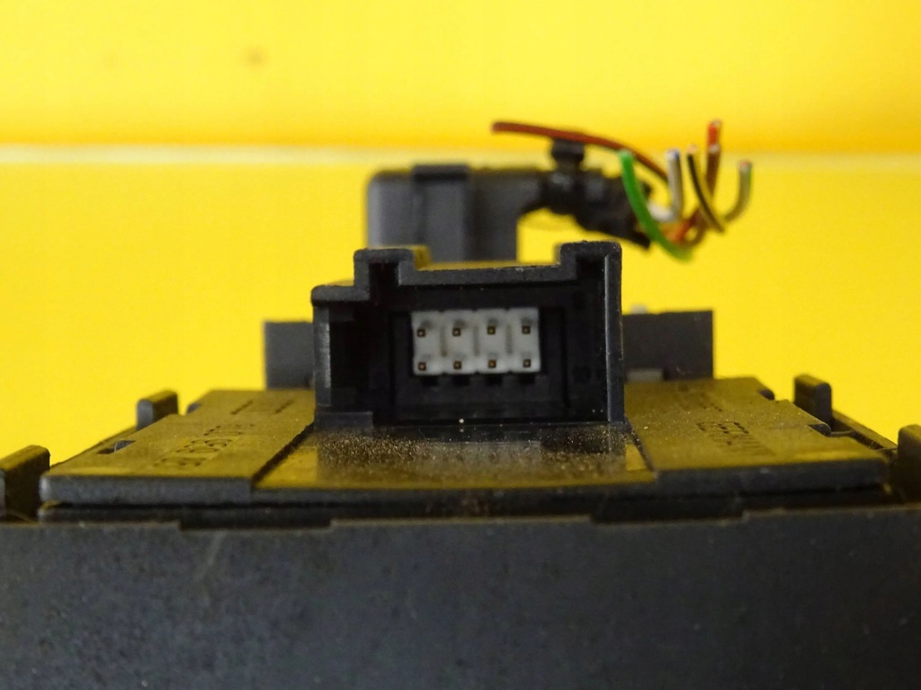 фото №9, Перемикач панель вікон лівий перед audi a3 8l 8l0959851 nr1533