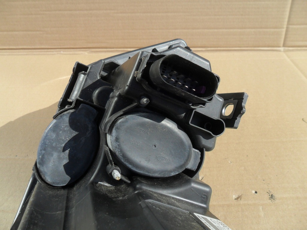 фото №14, Audi q3 фара правый лампа 8u0941004m