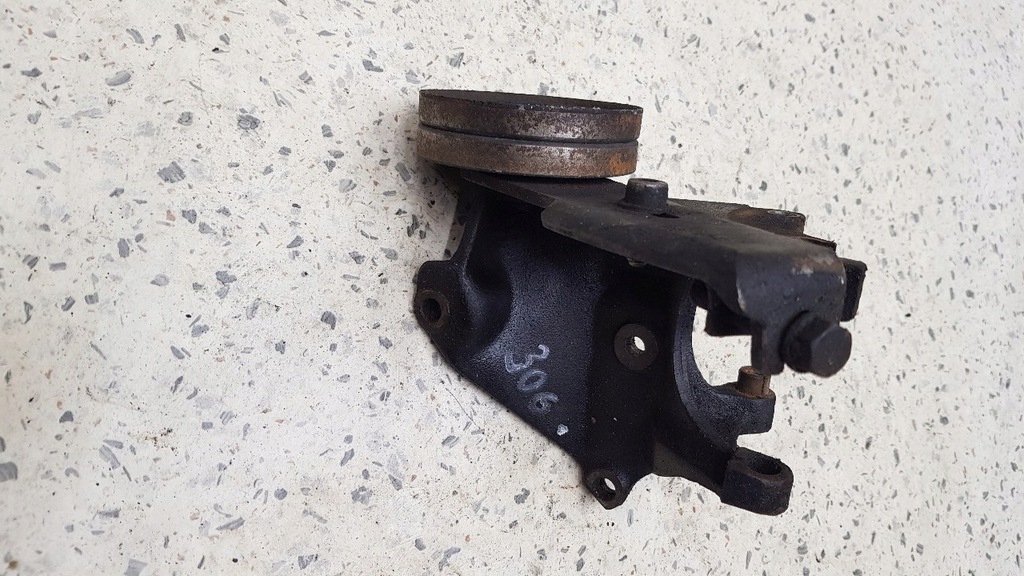 фото №1, Кронштейн ролик натяжитель peugeot 306 2.0 8v