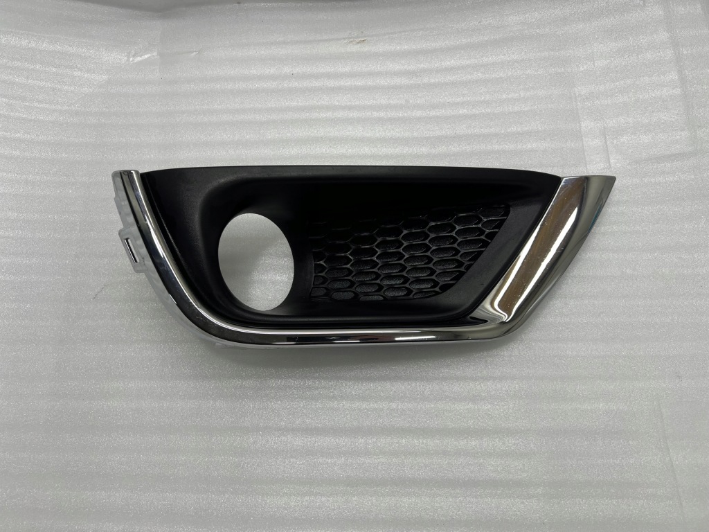 фото №1, Решітка протитуманної фари права решітка радіатора бампер jeep compass 2017- оригінальний номер хром