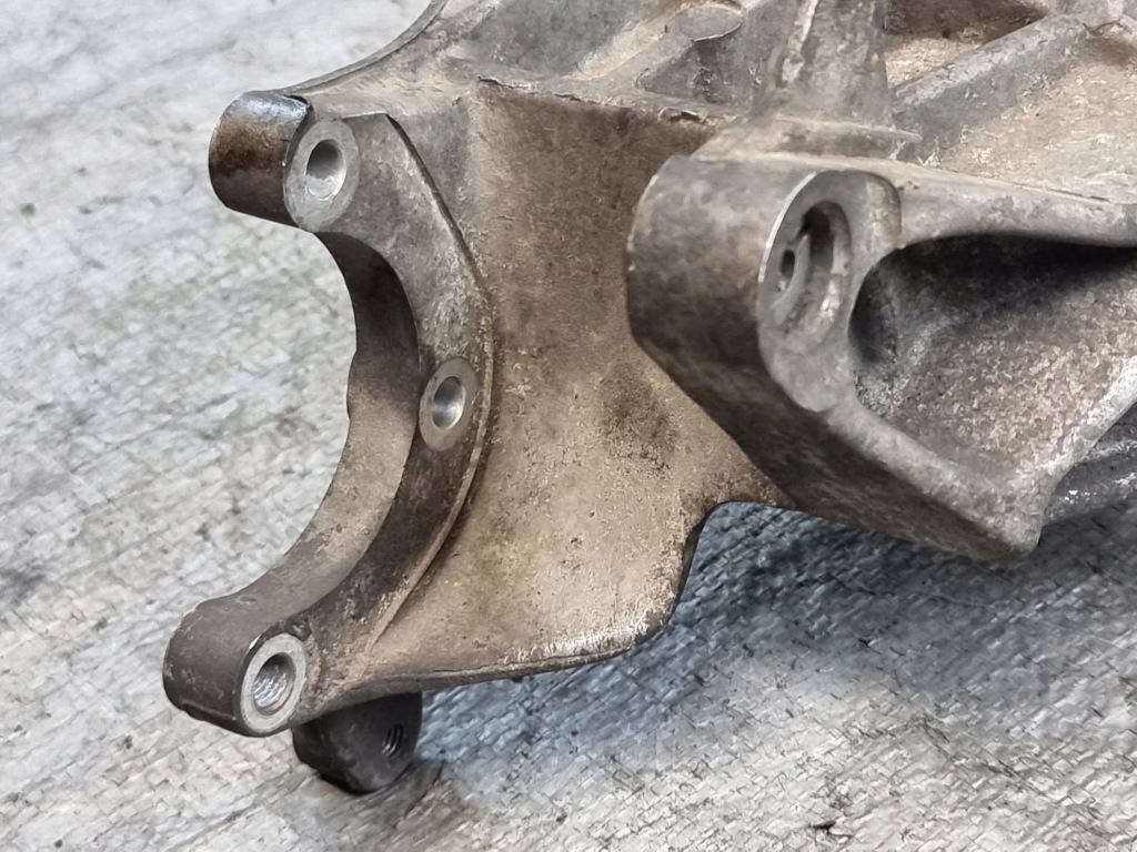 Купить Кронштейн генератора оригинальный номер 058145523d vw passat b5 1.8b 92kw adr 98r