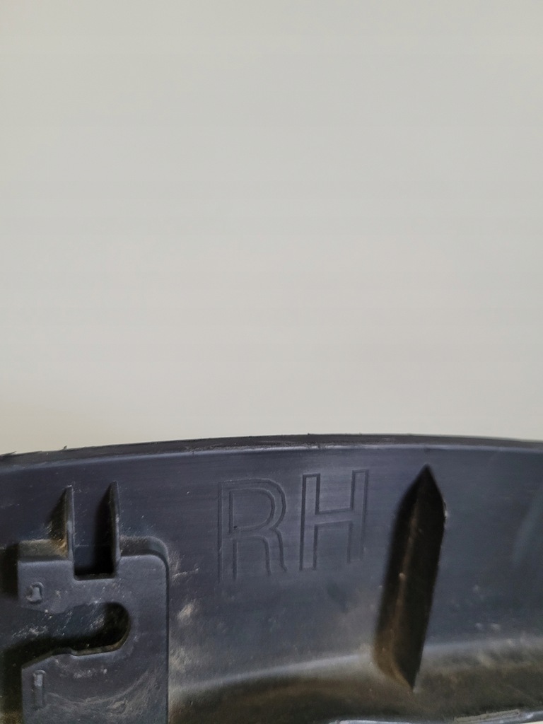 фото №11, Tesla y молдинг крыла правый задняя правая накладка na крыло 1658698-00-a