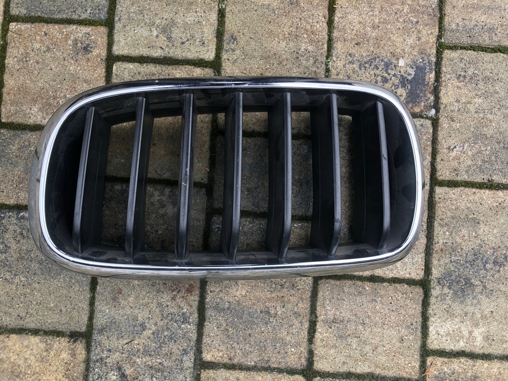 фото №1, Решітка радіатора ліва 20t105-1